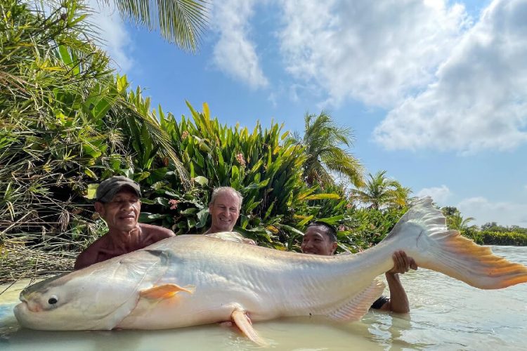 Catching Fish In Mekong Delta - Mekong Delta Tours